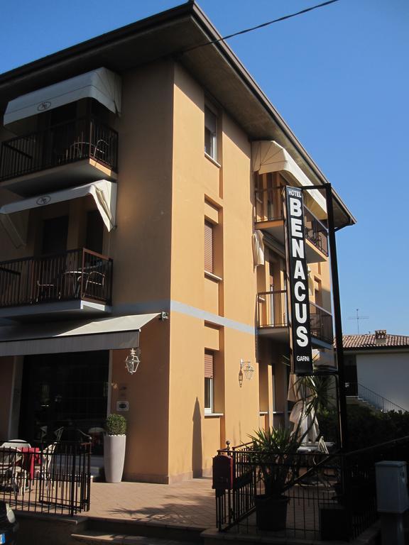 Hotel Benacus Бардолино Экстерьер фото
