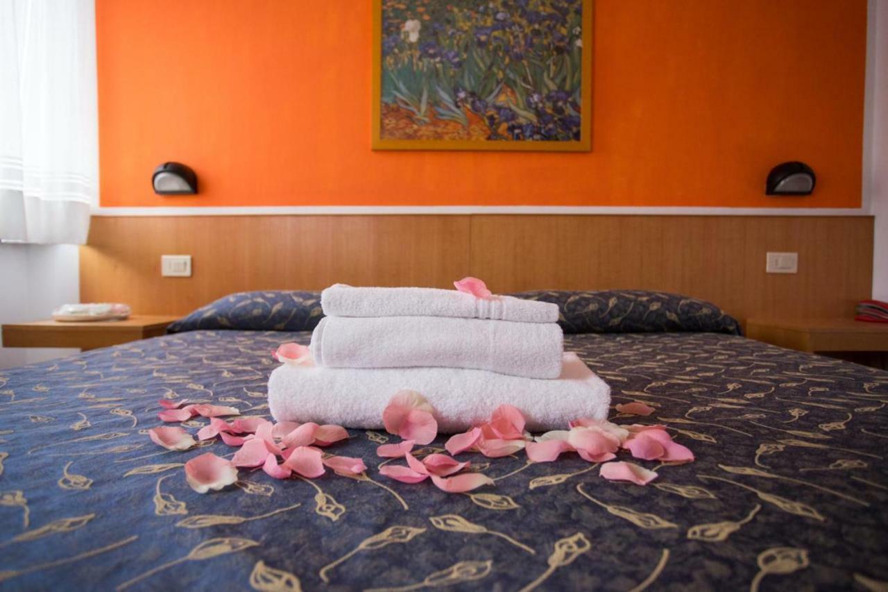 Hotel Benacus Бардолино Экстерьер фото