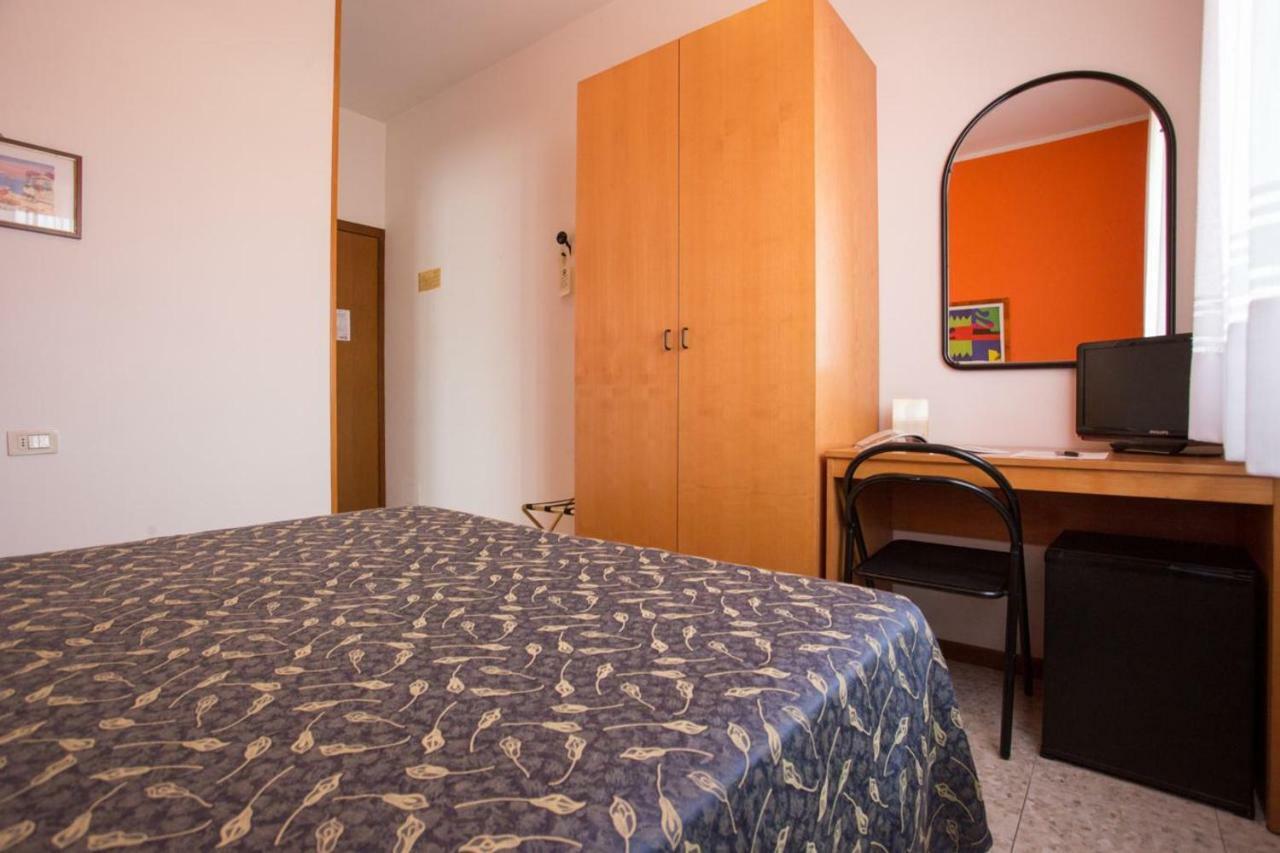Hotel Benacus Бардолино Экстерьер фото