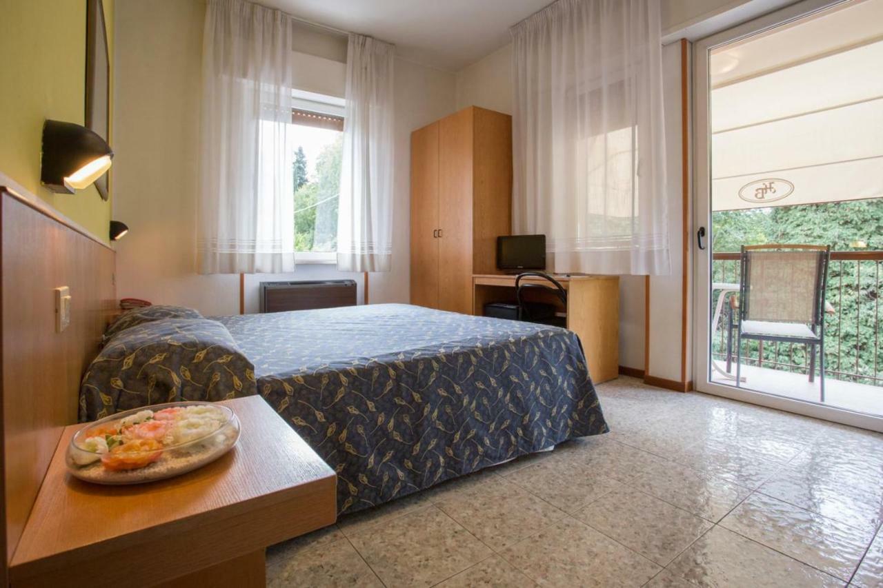 Hotel Benacus Бардолино Экстерьер фото