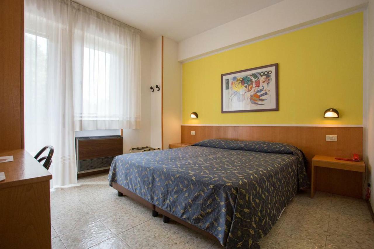 Hotel Benacus Бардолино Экстерьер фото