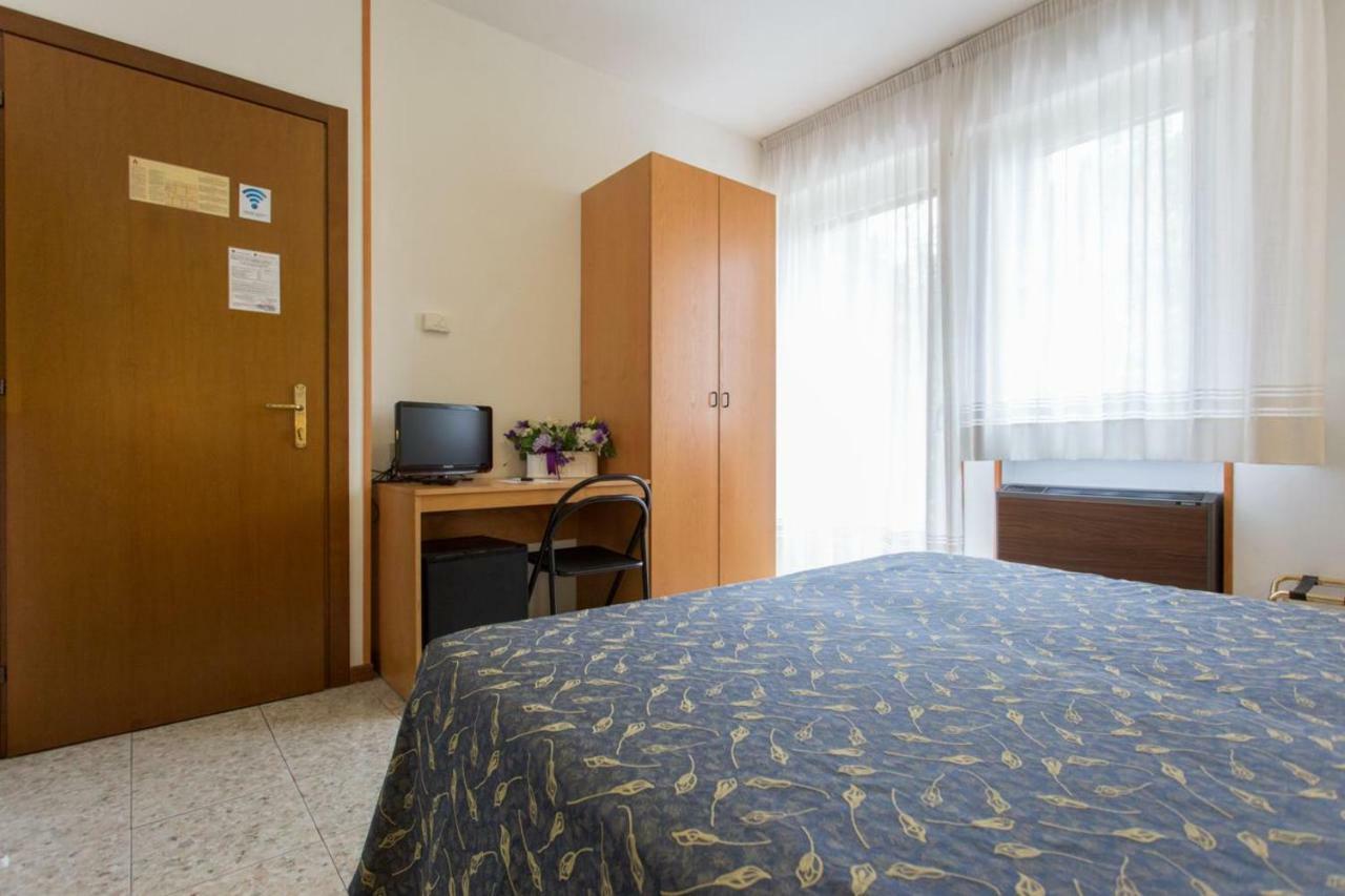 Hotel Benacus Бардолино Экстерьер фото