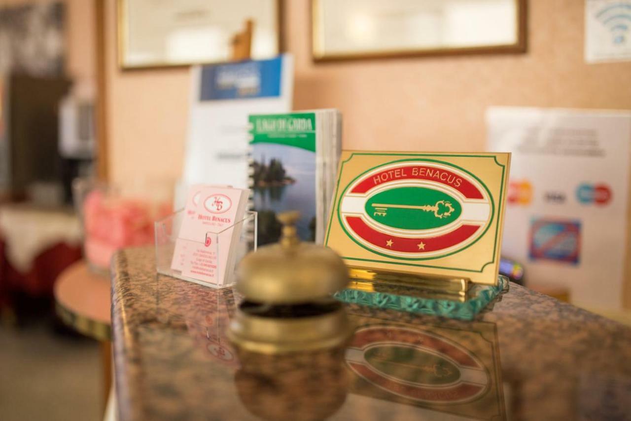 Hotel Benacus Бардолино Экстерьер фото